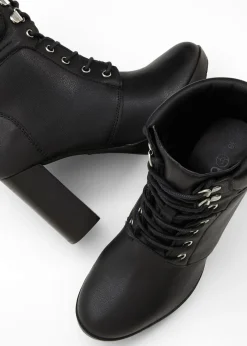 Botines con cordones y tacón alto