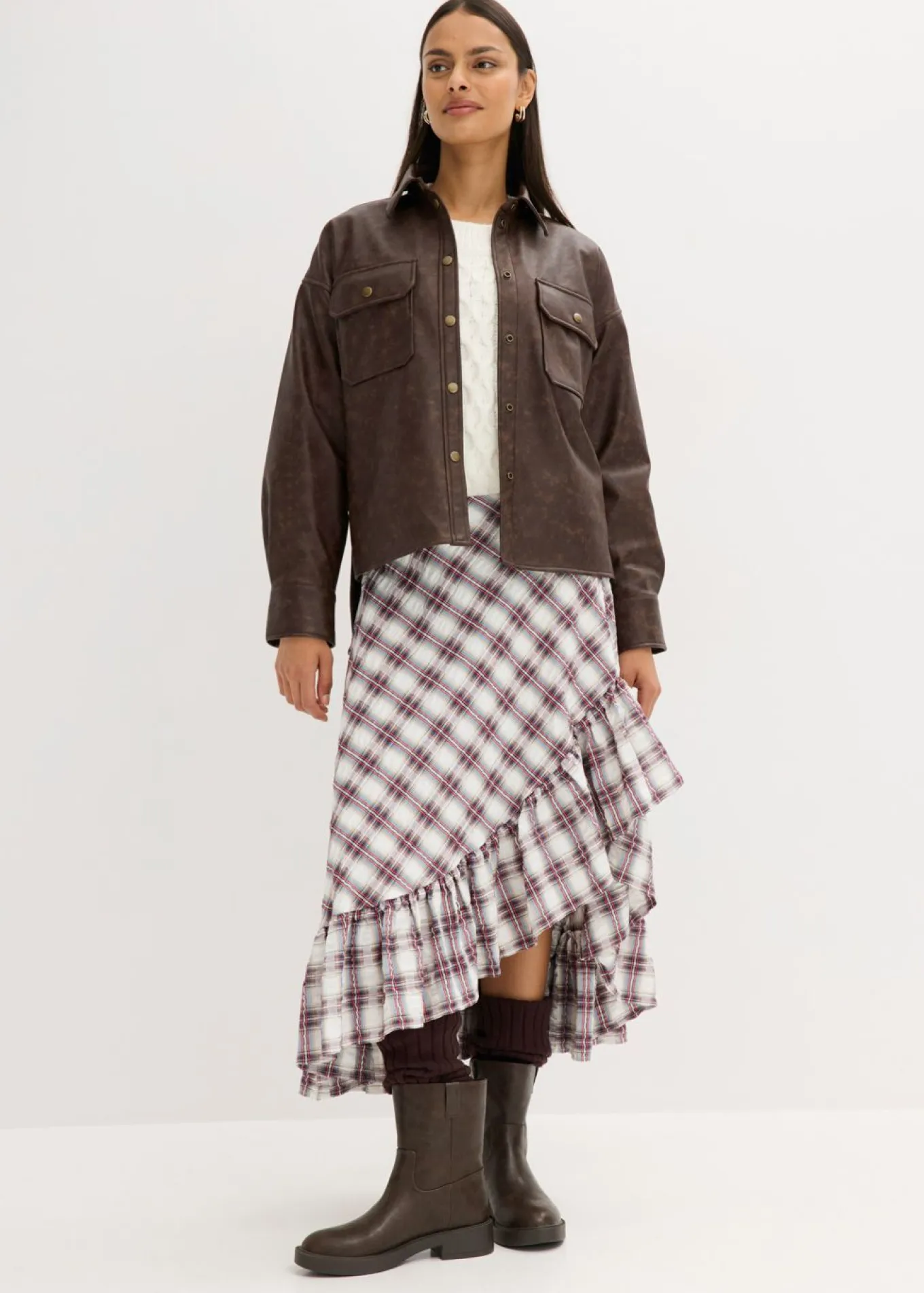Camisa de piel sintética con efecto desgastado