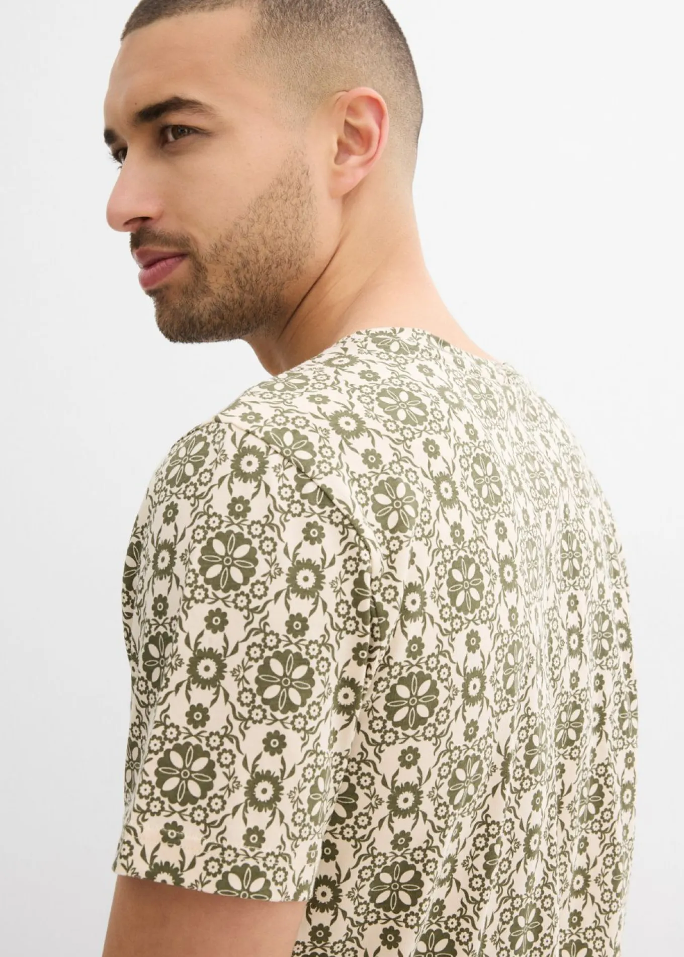 Camiseta con cuello henley de algodón puro