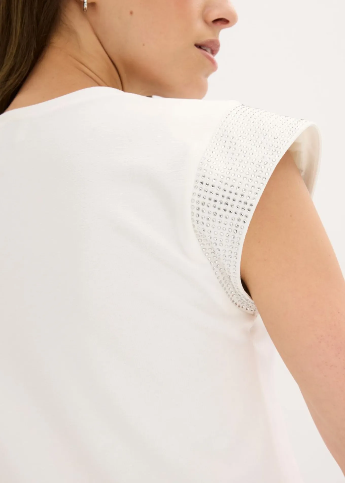 Camiseta con hombreras