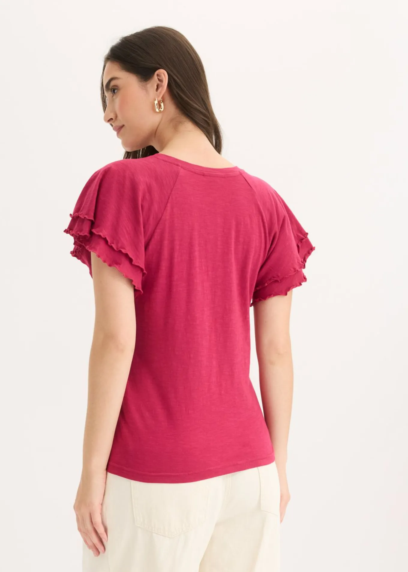 Camiseta con mangas llamativas