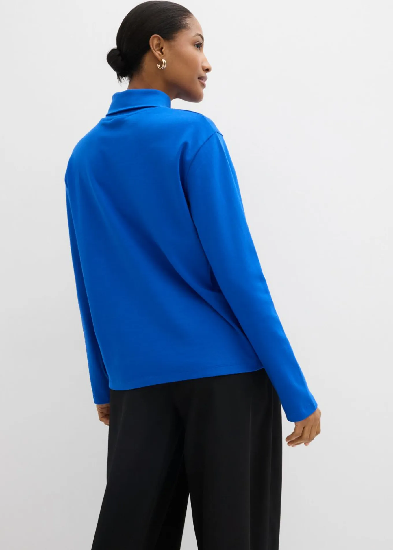Camiseta de algodón orgánico puro con cuello alto