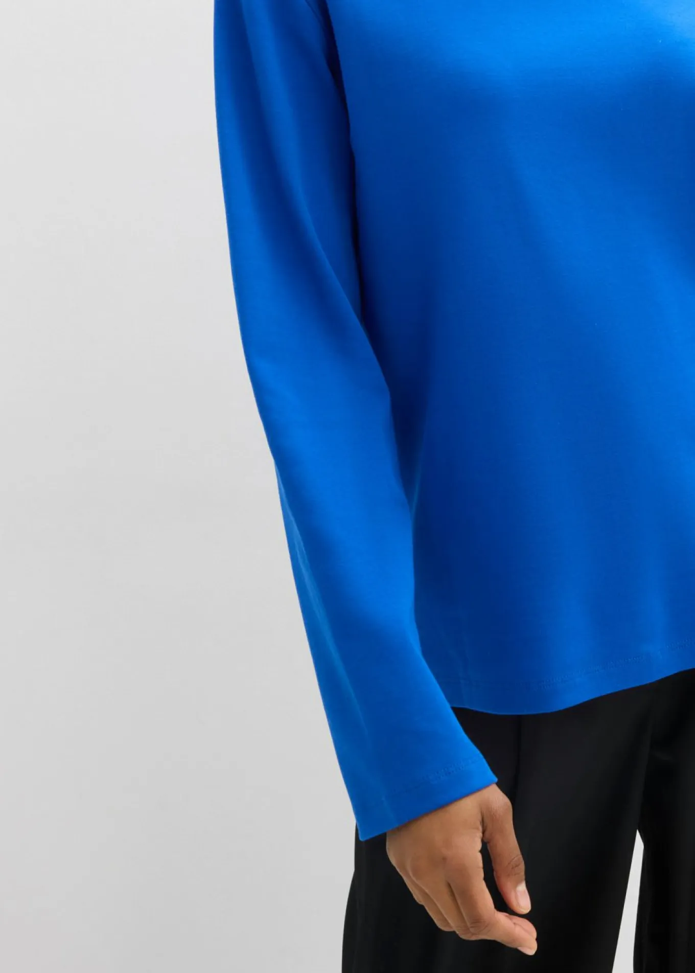 Camiseta de algodón orgánico puro con cuello alto