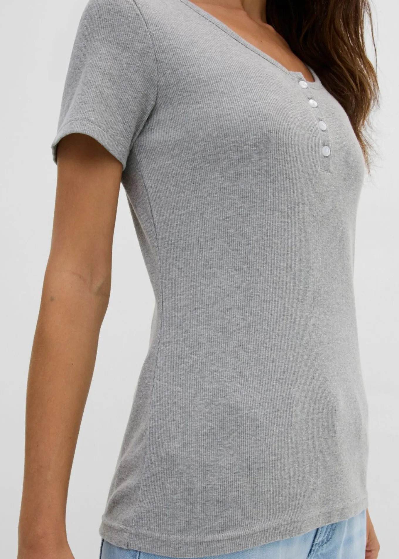 Camiseta henley con algodón orgánico puro