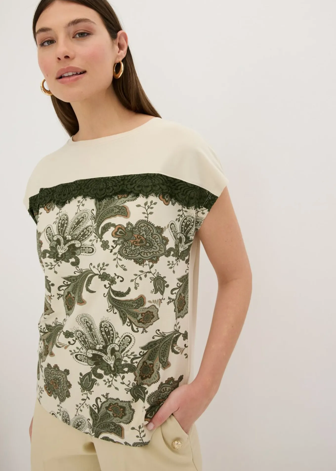 Camiseta oversize con cinta de encaje
