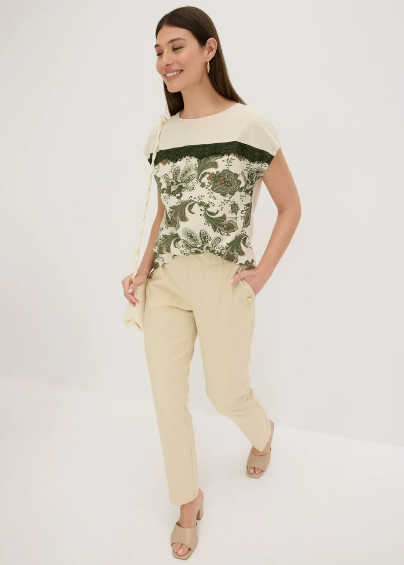 Camiseta oversize con cinta de encaje