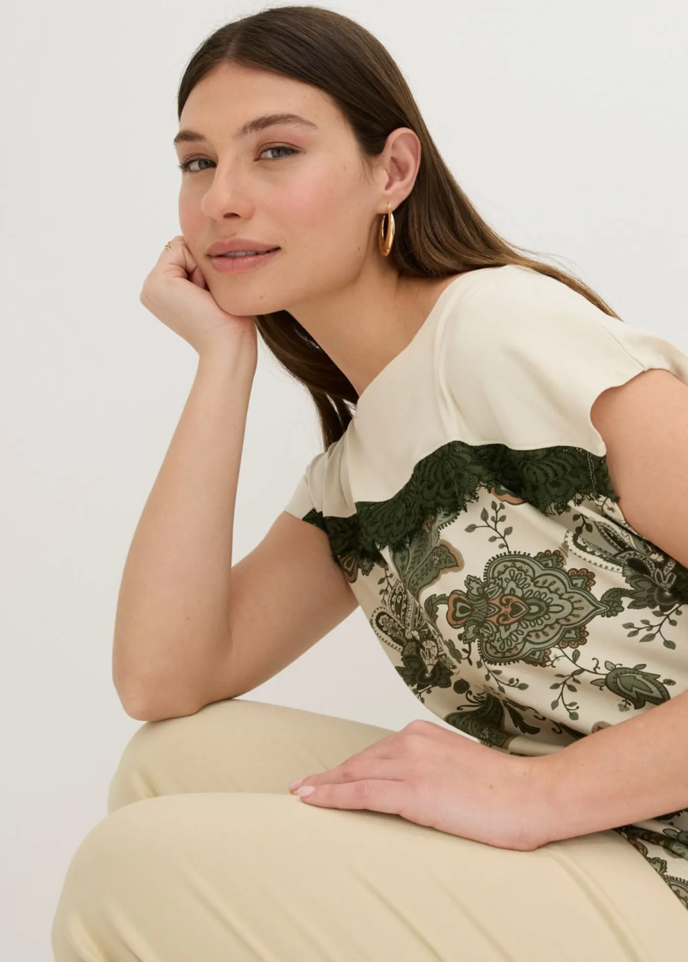 Camiseta oversize con cinta de encaje