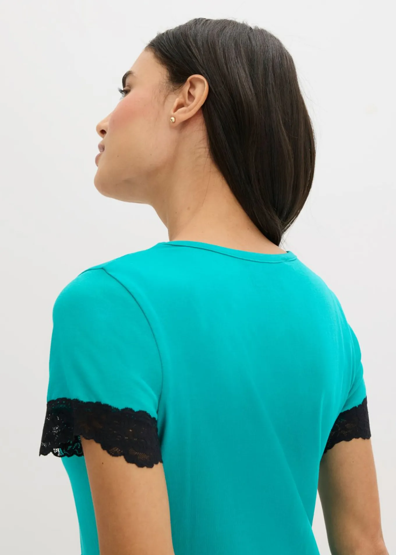 Camisón corto con un encaje delicado