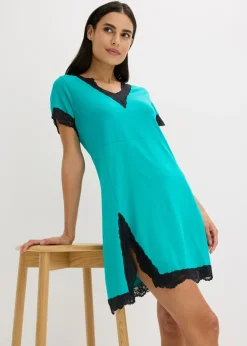 Camisón corto con un encaje delicado