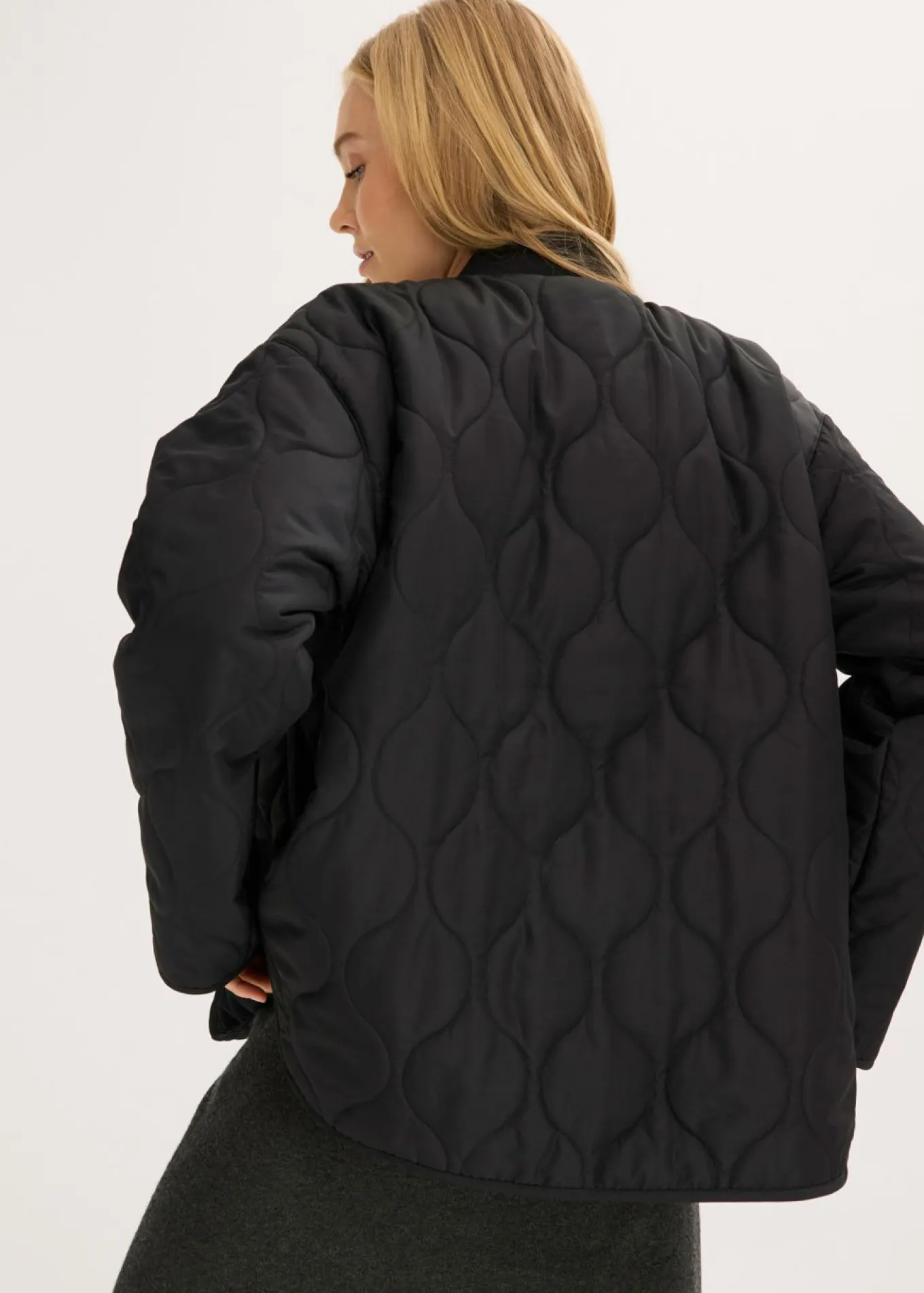 Chaqueta acolchada ultraligera con corte holgado