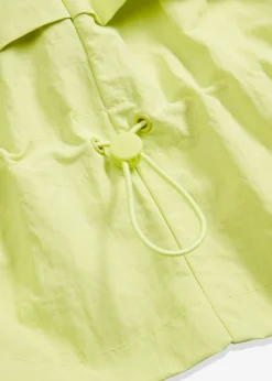 Chaqueta corta con cordón ajustable en la cintura