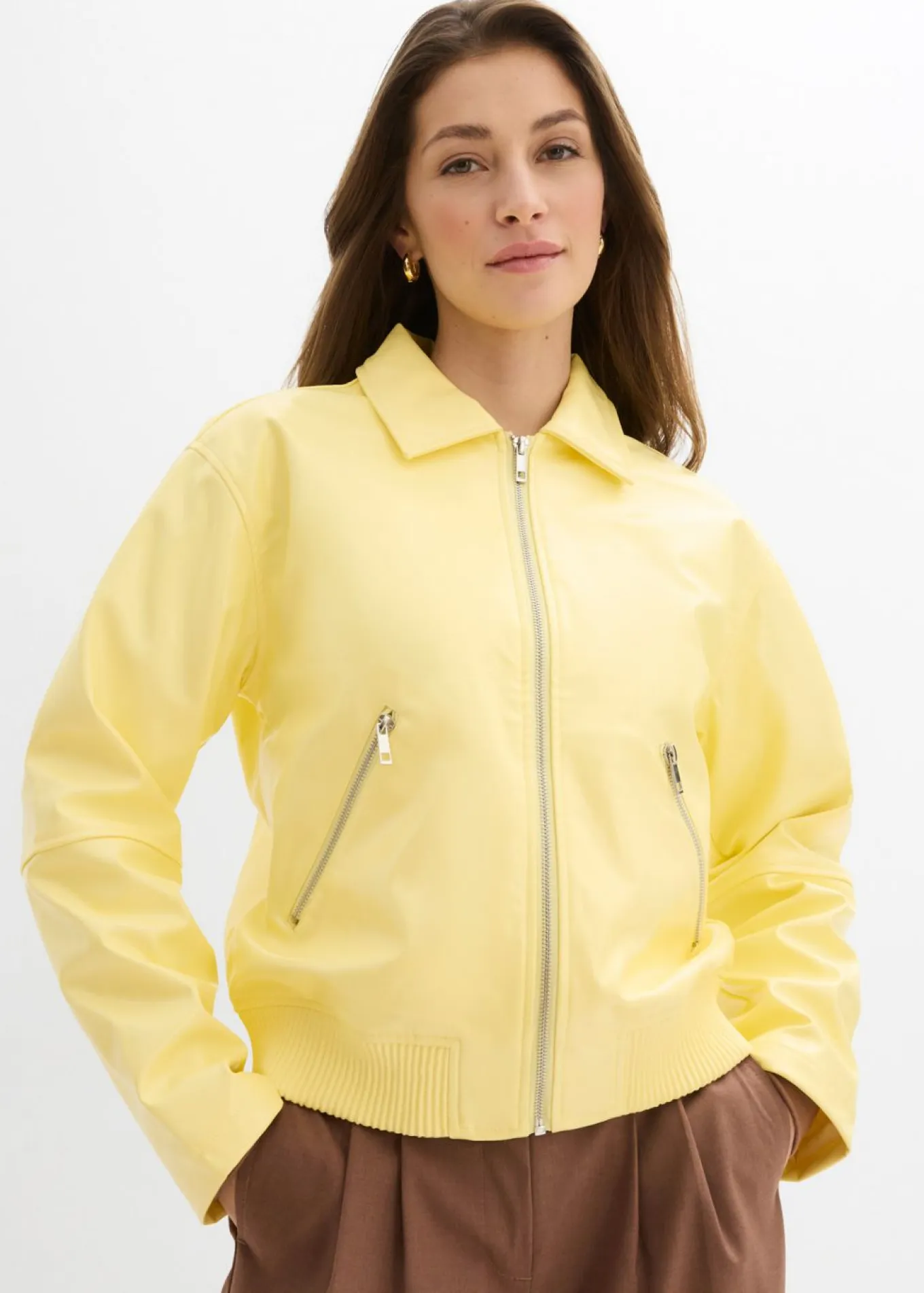 Chaqueta corta de piel sintética