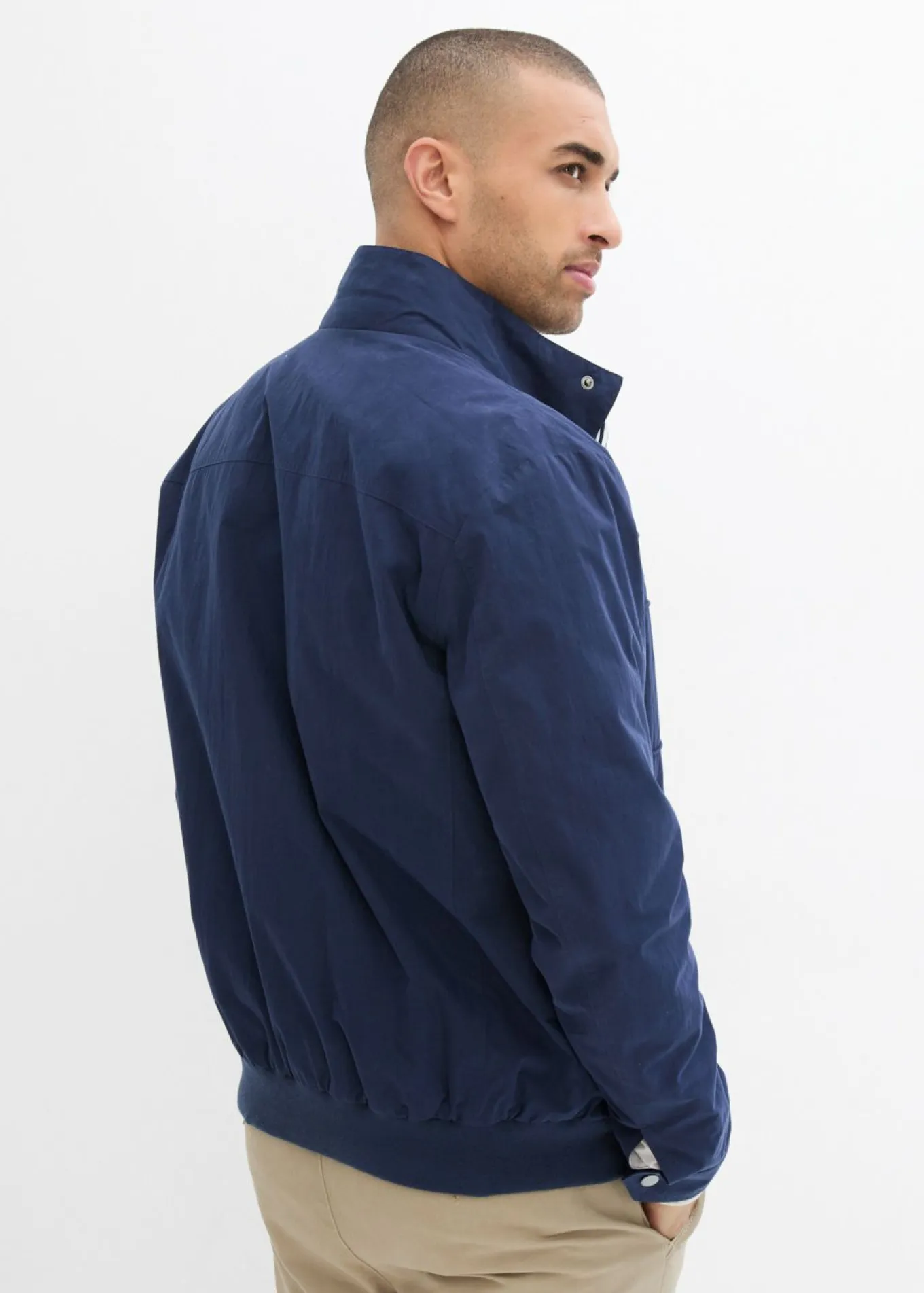 Chaqueta de entretiempo con forma de cazadora y cuello alto