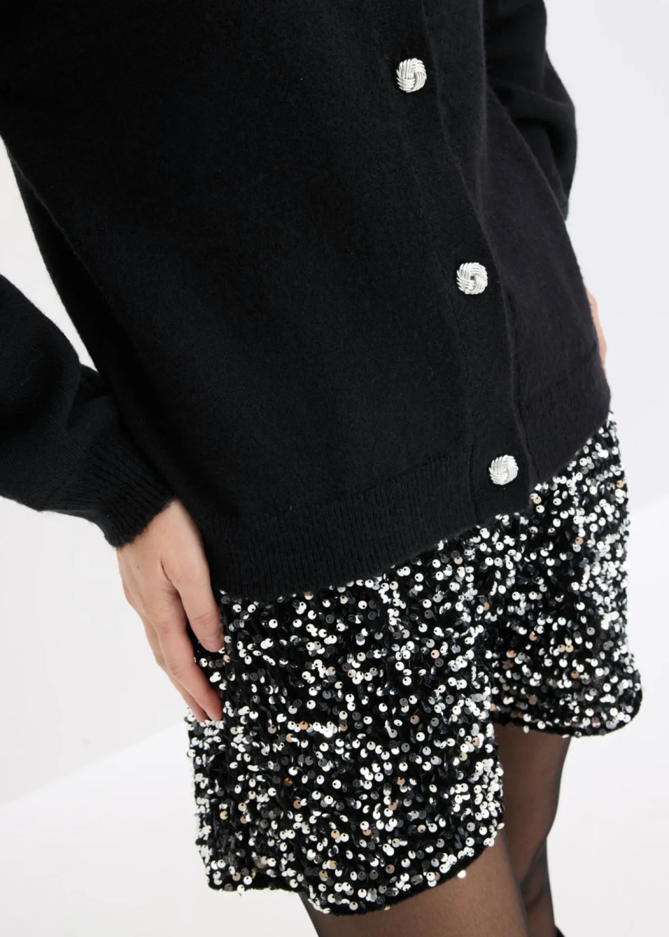 Chaqueta de punto con botones decorativos