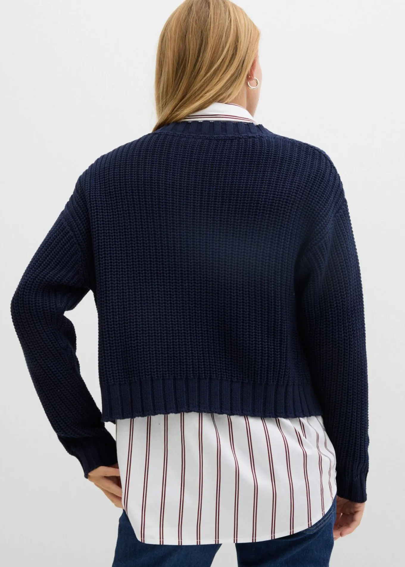 Chaqueta de punto grueso con botones con efecto martillado