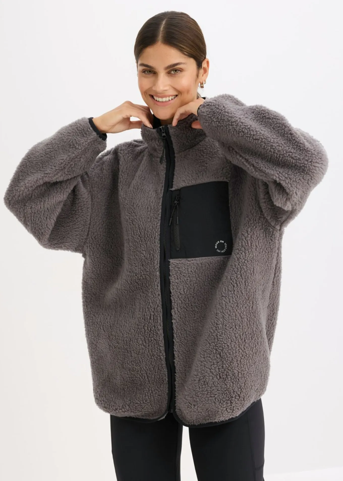 Chaqueta deportiva funcional con corte holgado