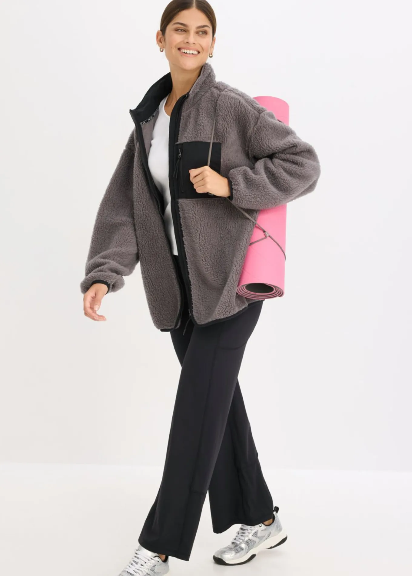 Chaqueta deportiva funcional con corte holgado