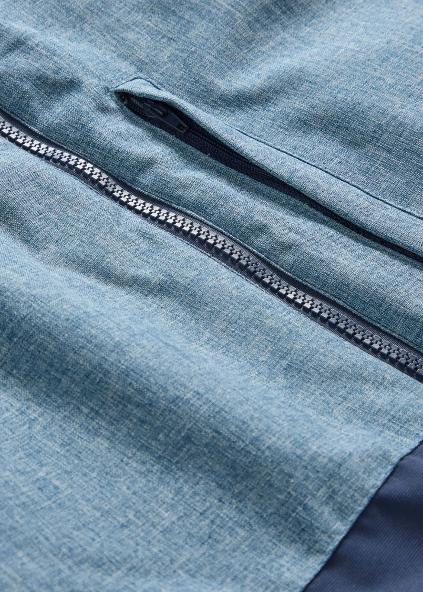 Chaqueta guateada de invierno con capucha y diseño en color block