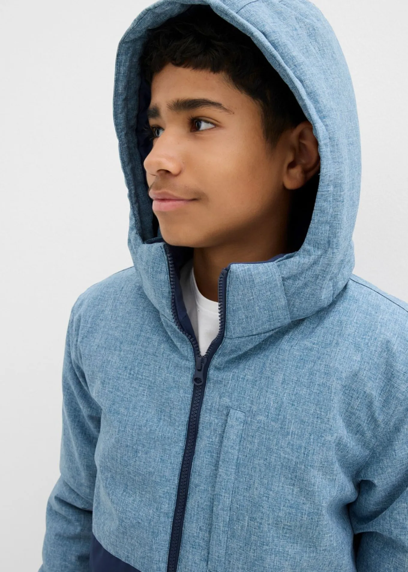 Chaqueta guateada de invierno con capucha y diseño en color block