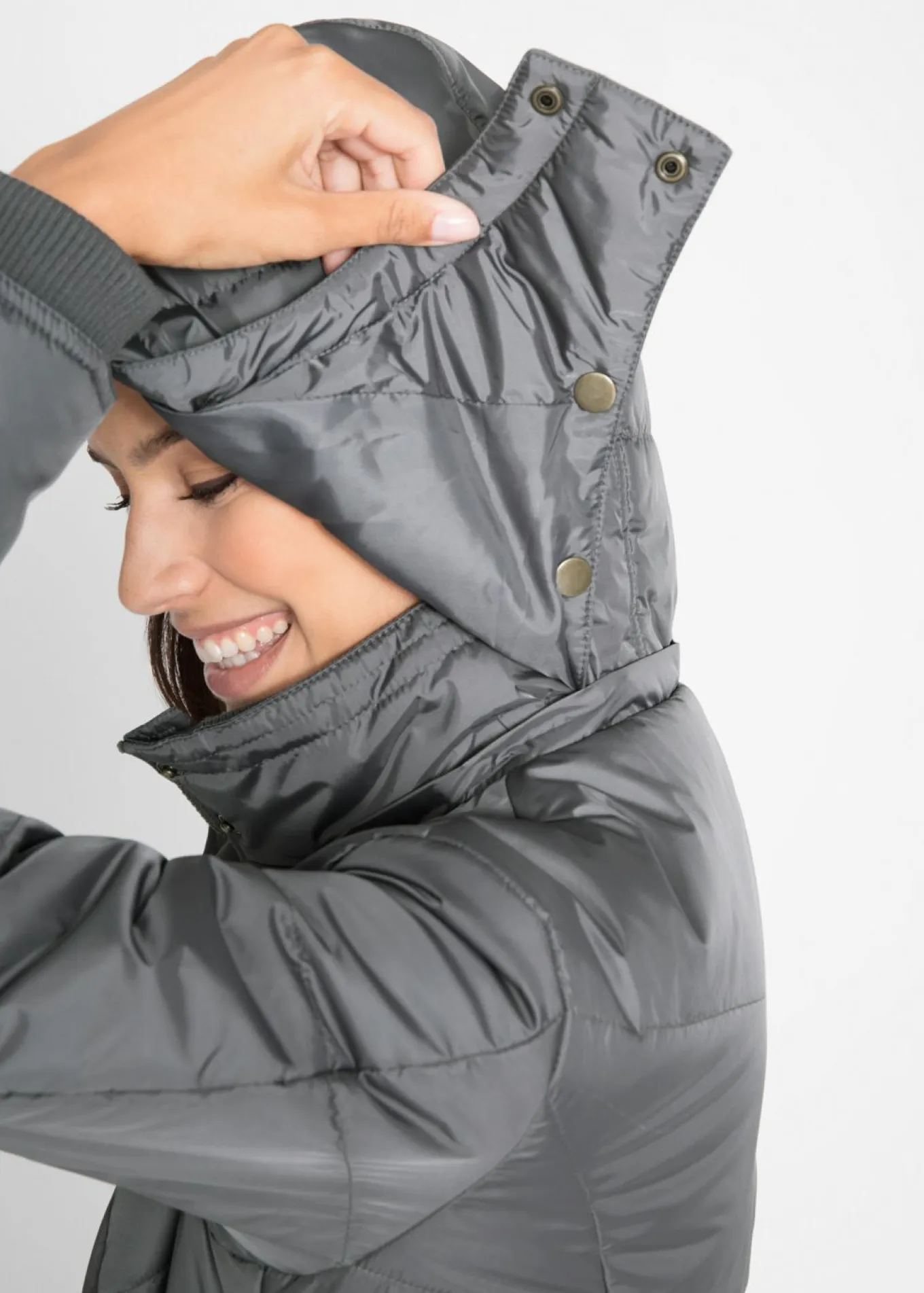 Chaqueta larga guateada con cuello y capucha