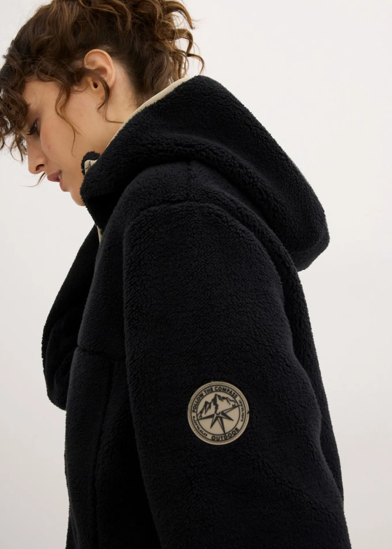 Chaqueta polar con capucha
