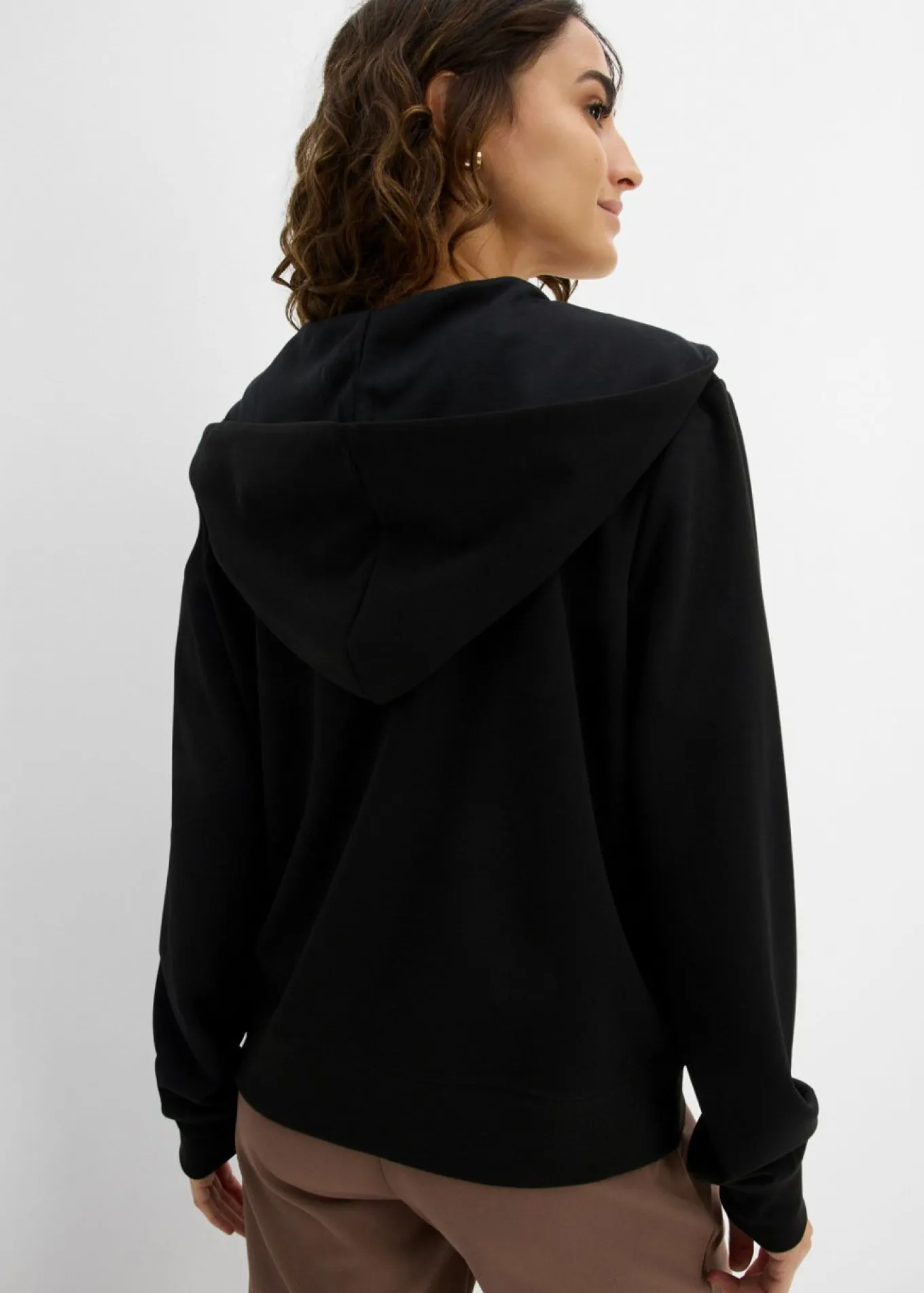 Chaqueta tipo sudadera con capucha y cremallera