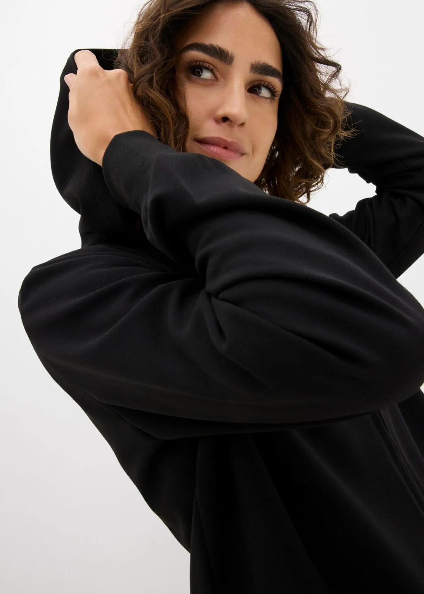 Chaqueta tipo sudadera con capucha y cremallera