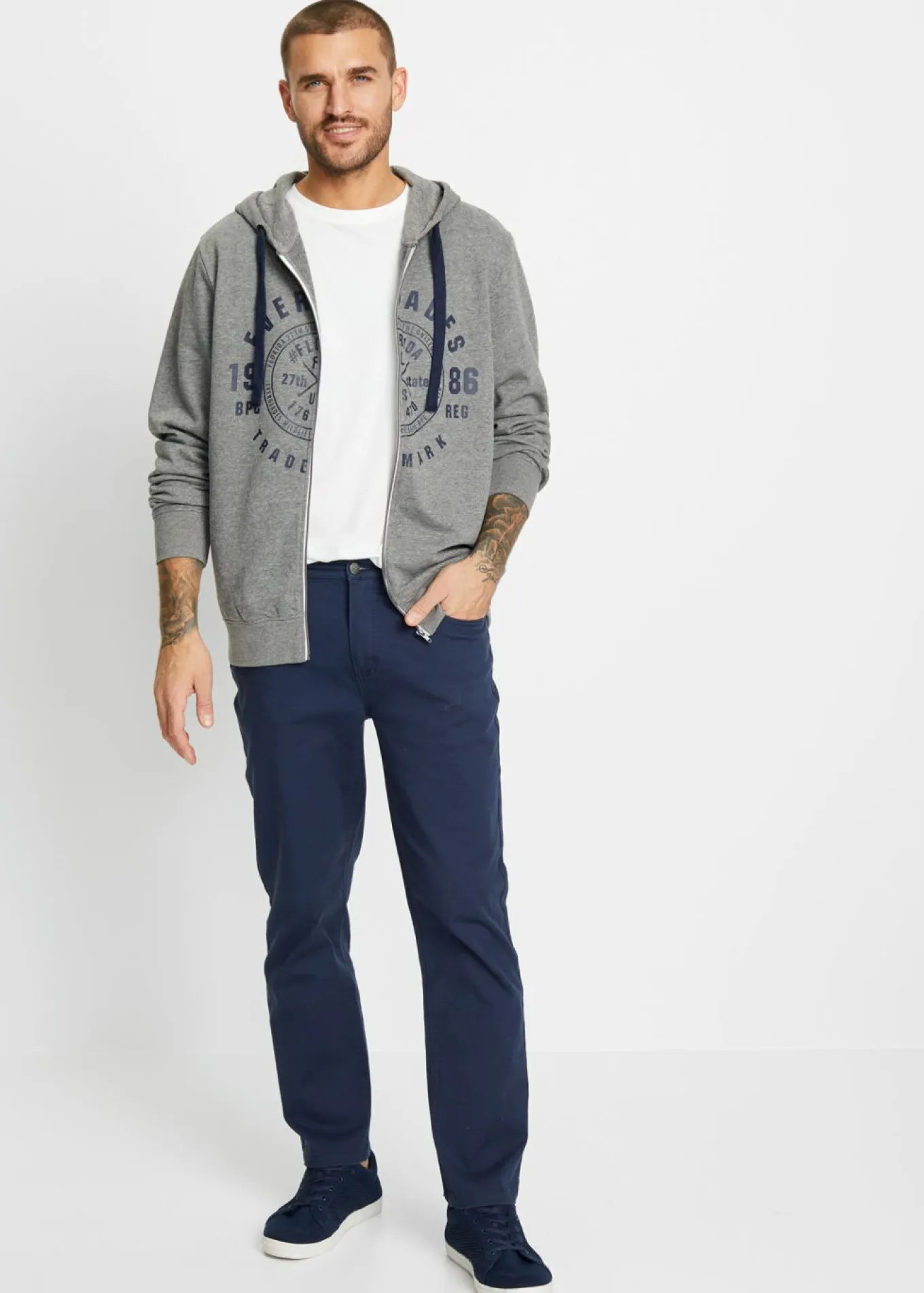 Chaqueta tipo sudadera con capucha y corte cómodo