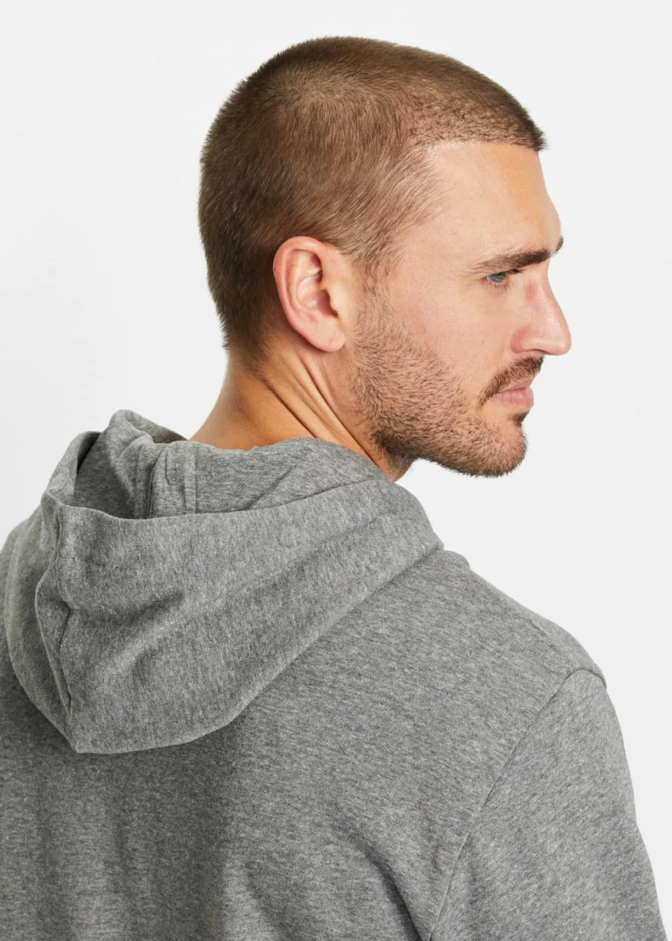 Chaqueta tipo sudadera con capucha y corte cómodo