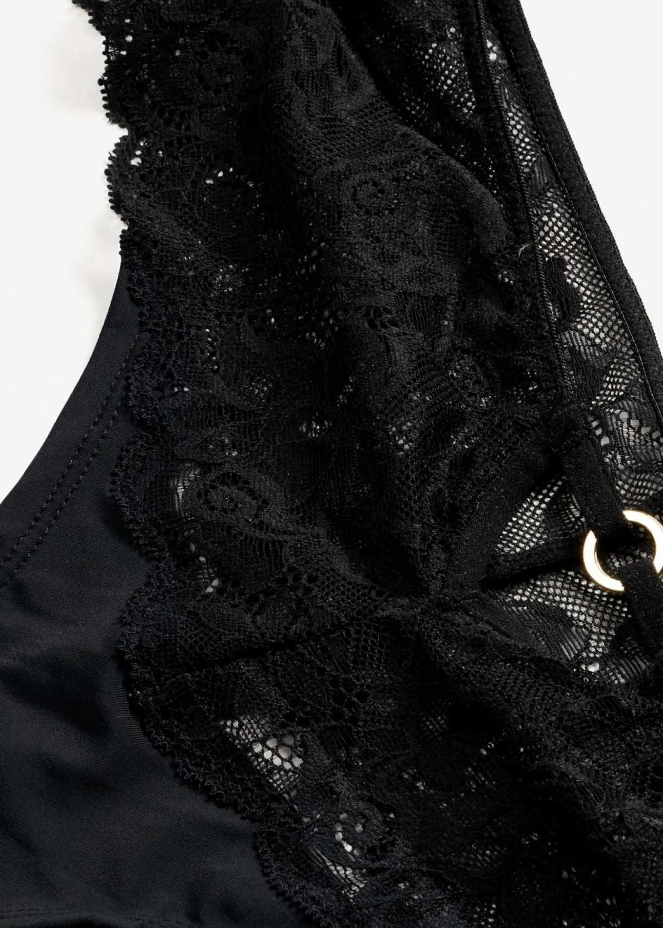 Cómodo tanga con encaje de flores