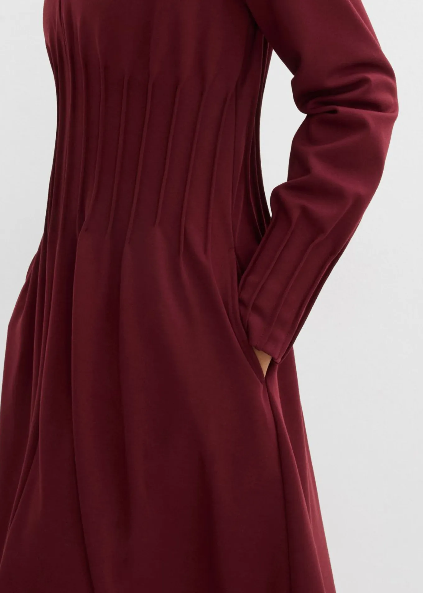 Cómodo vestido de mezcla de viscosa con pinzas decorativas
