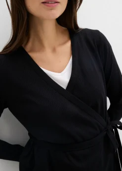Conjunto de camiseta cruzada premamá con cómodos leggings (2 piezas)