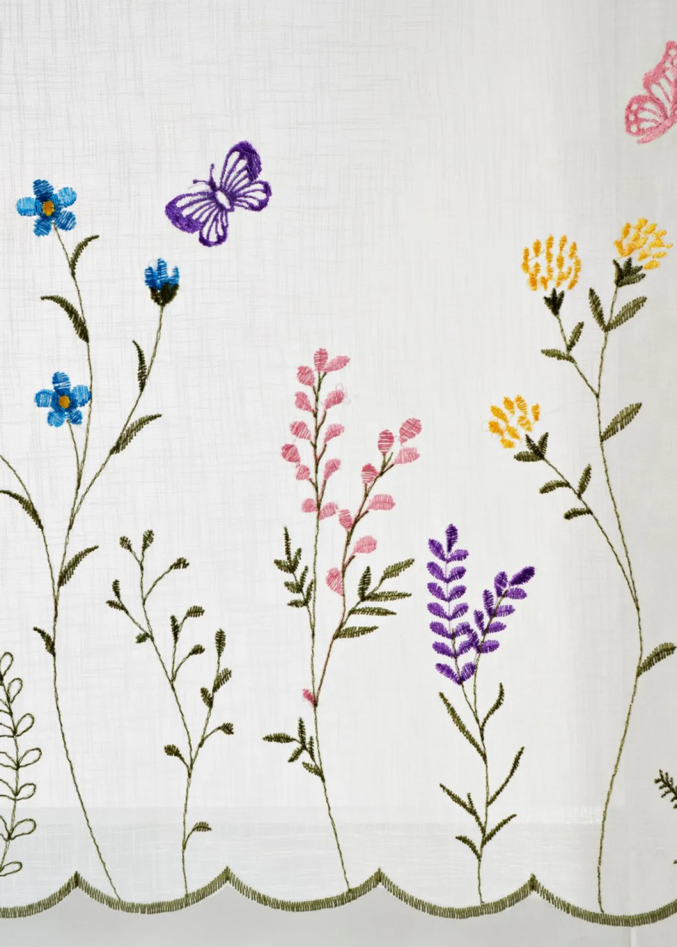 Cortina con bordado floral