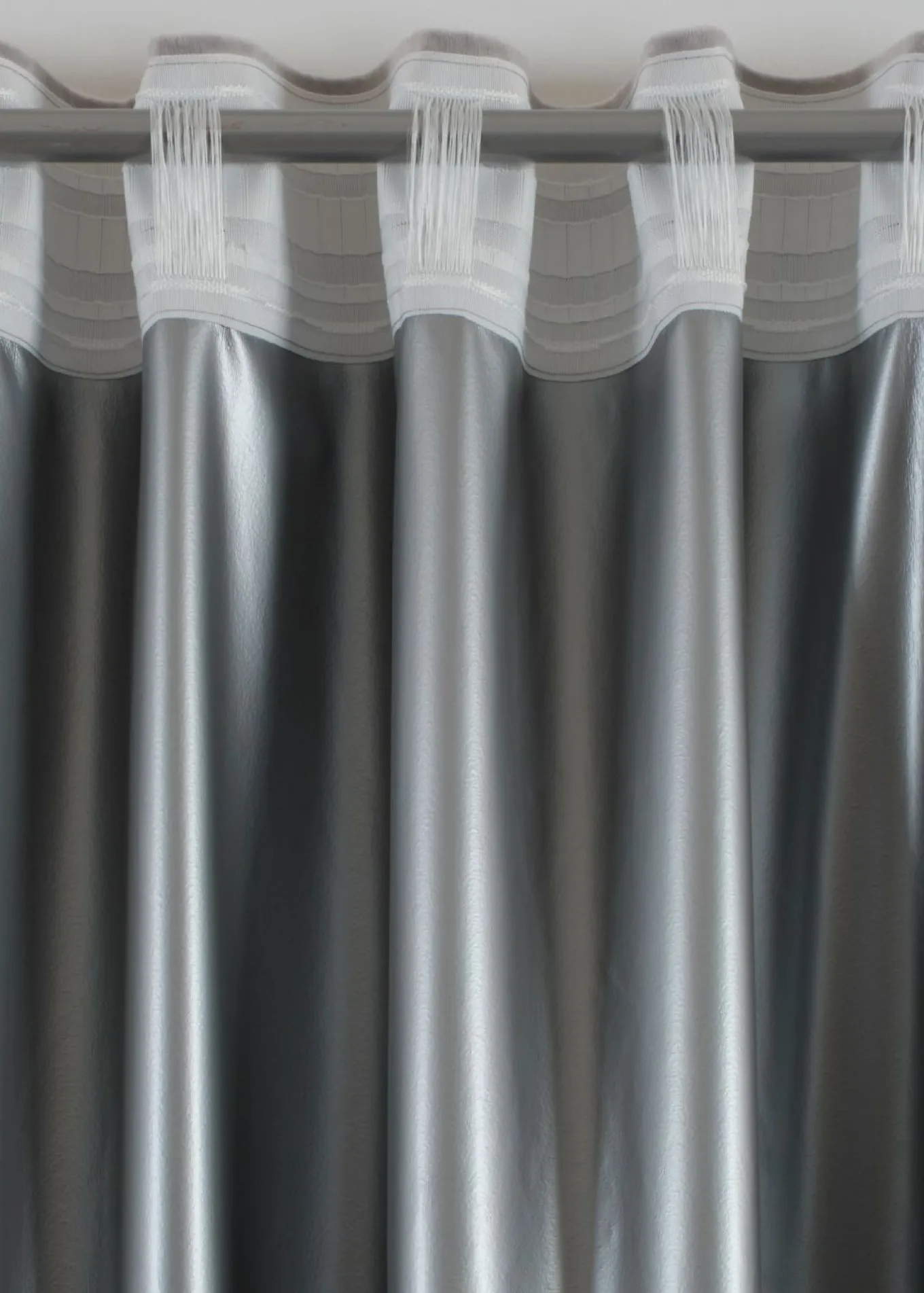 Cortina térmica oscurecedora con superficie aterciopelada (1 unidad)