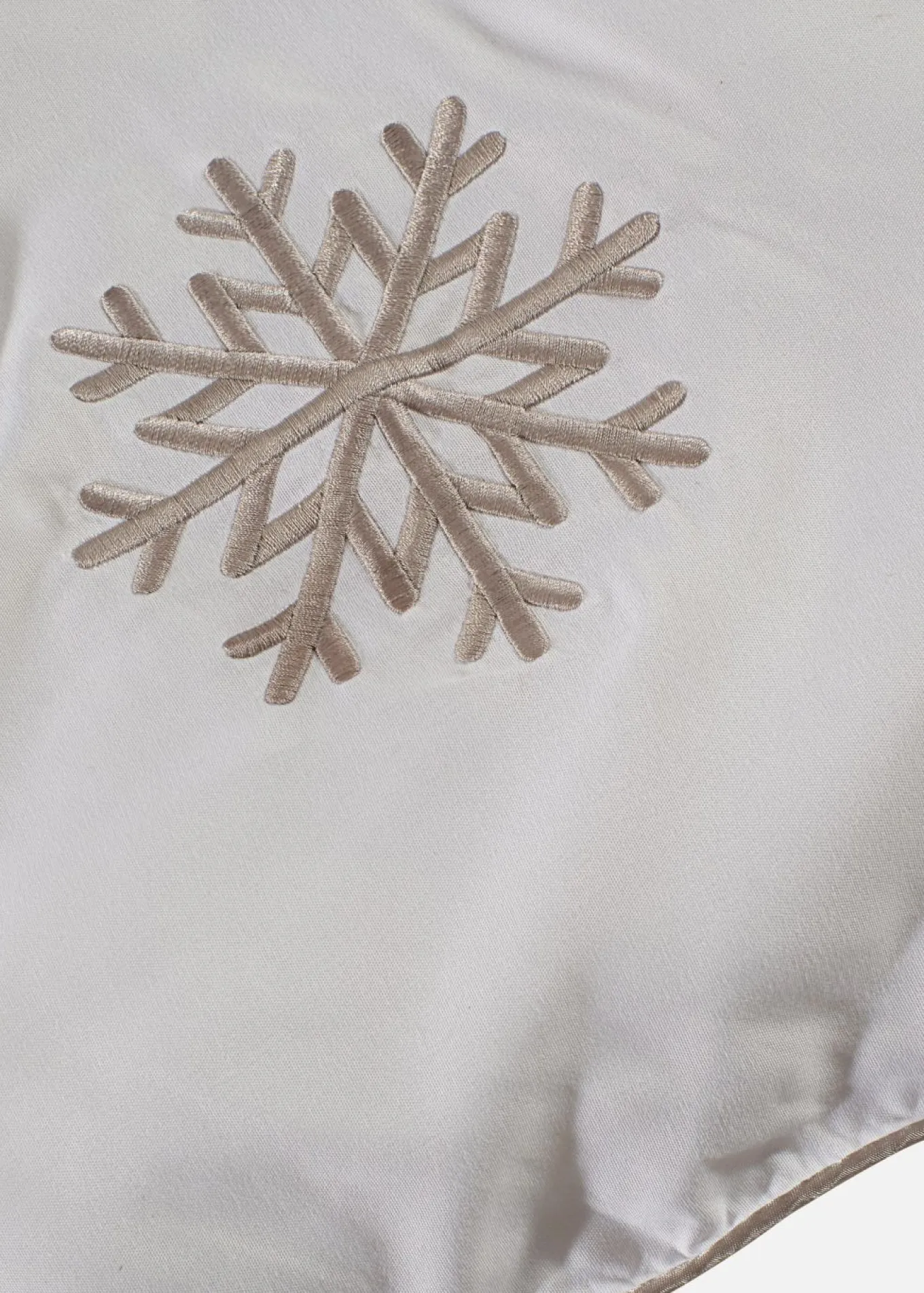 Edredón grueso con tacto de plumón y copos de nieve