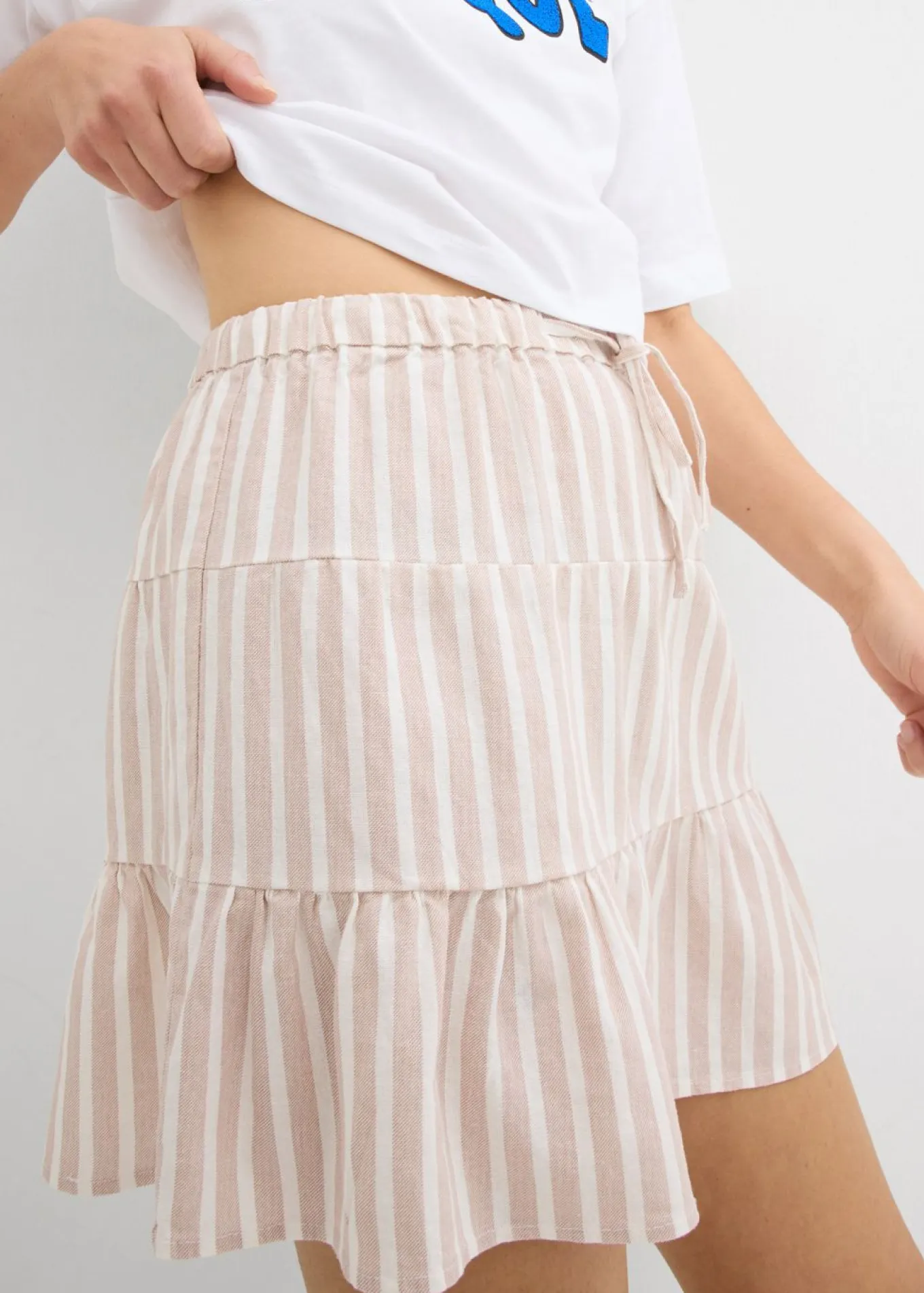 Falda de capas de mezcla vaporosa de lino