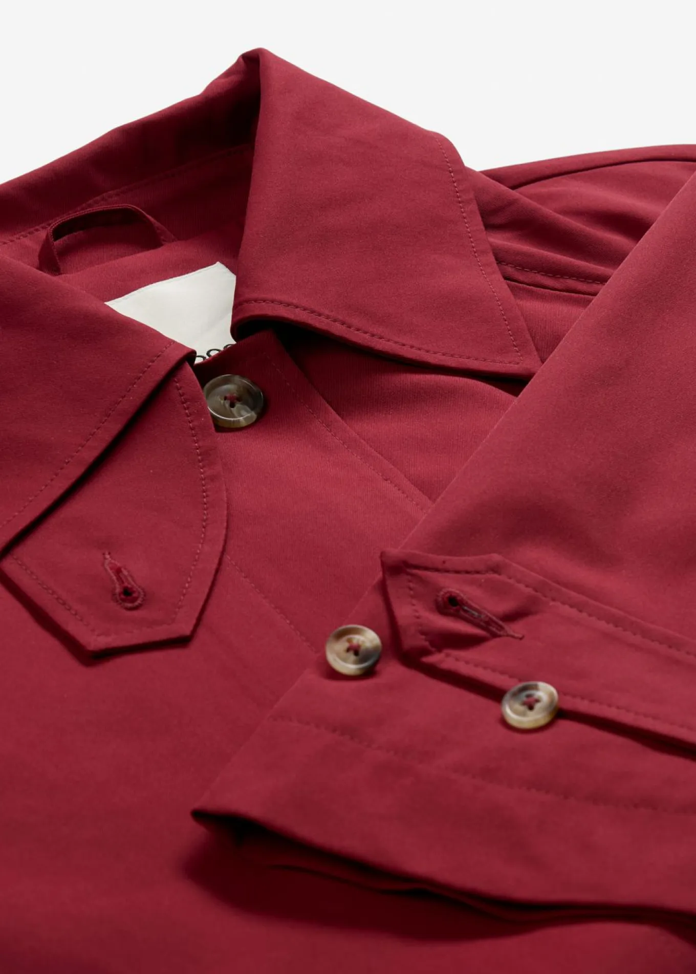 Gabardina con trabillas