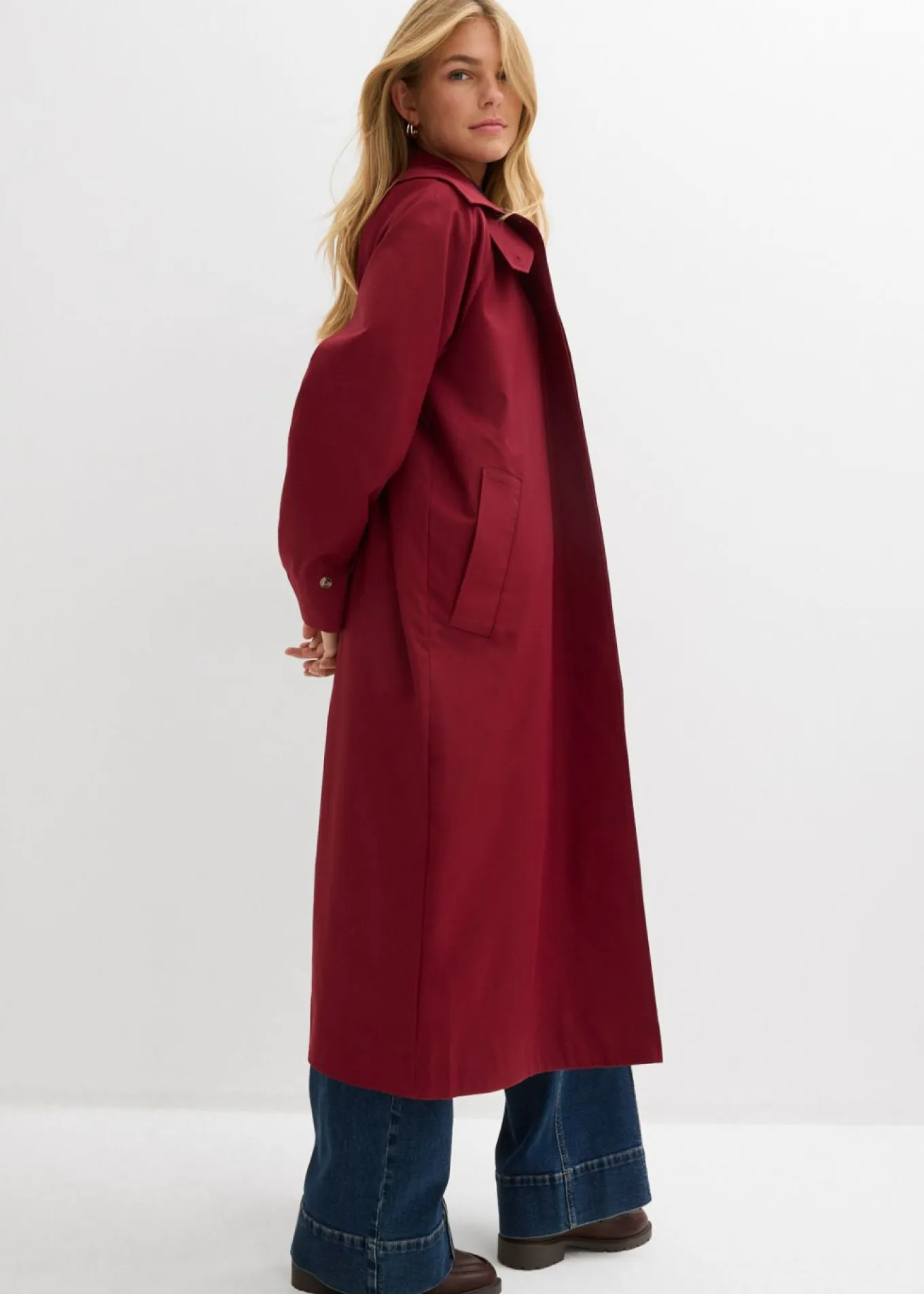 Gabardina con trabillas
