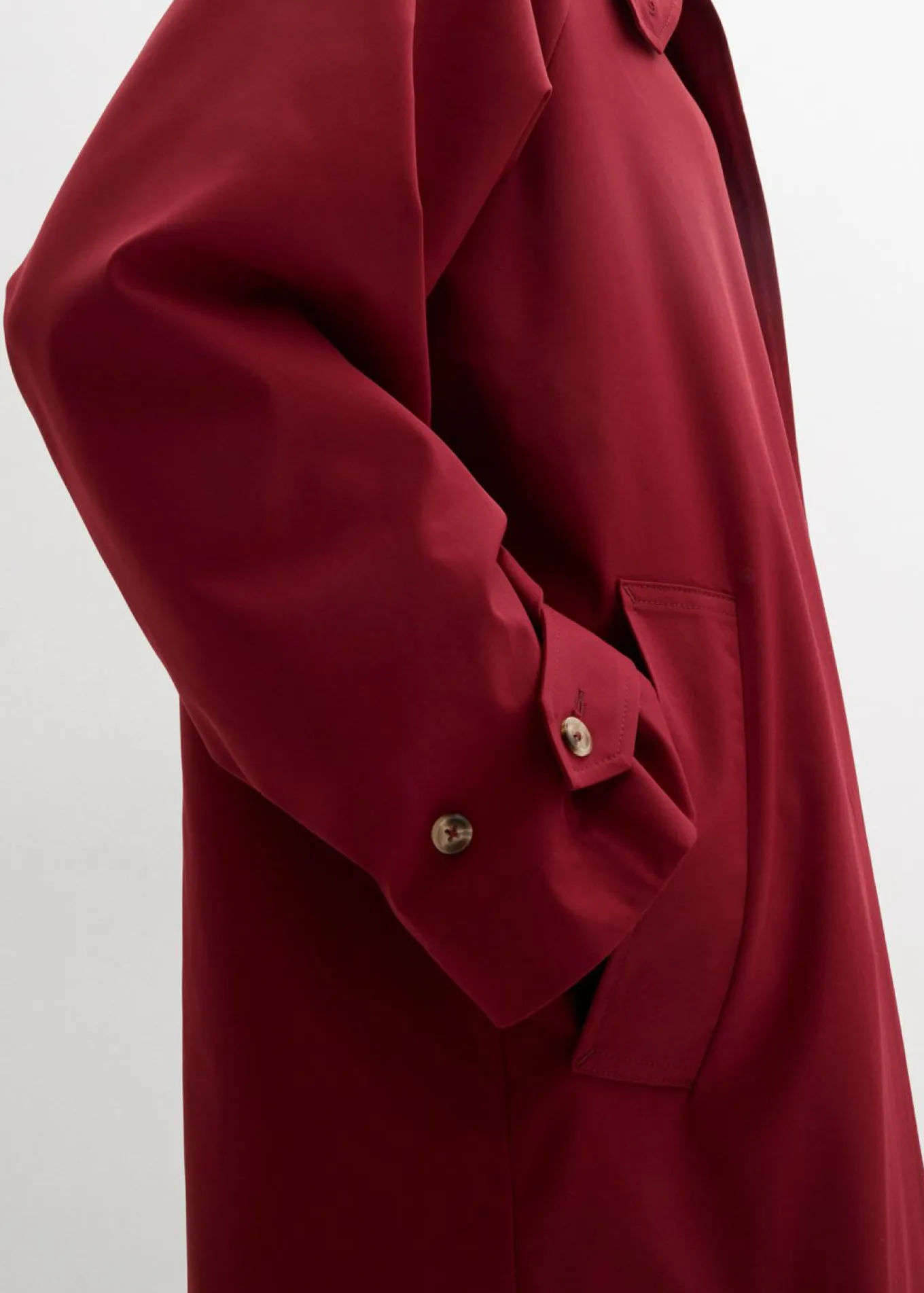 Gabardina con trabillas