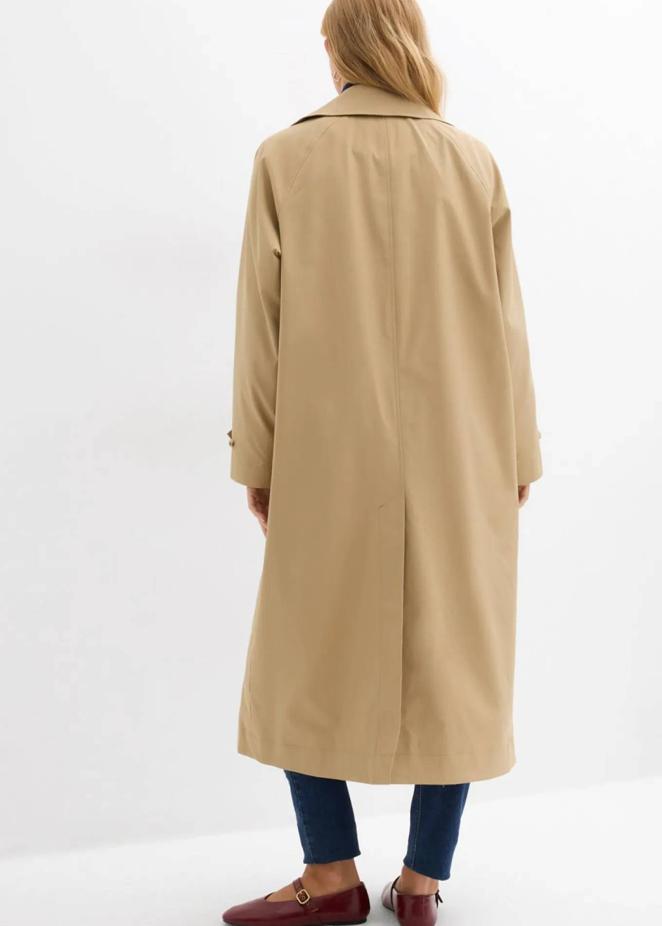 Gabardina con trabillas