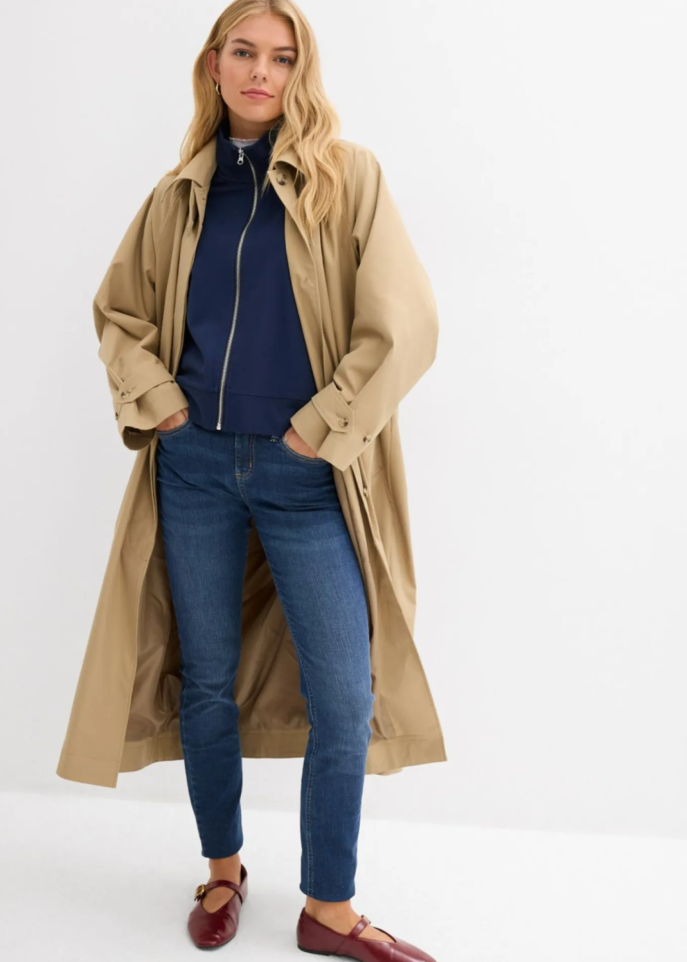 Gabardina con trabillas