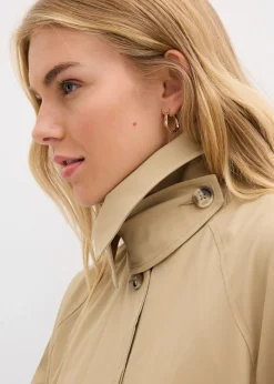 Gabardina con trabillas