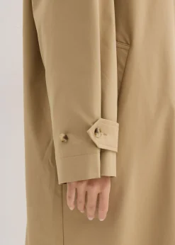 Gabardina con trabillas
