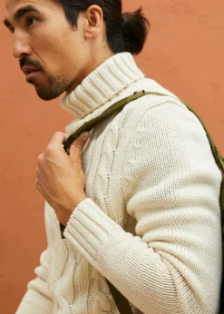 Jersey de cuello vuelto con patrón trenzado