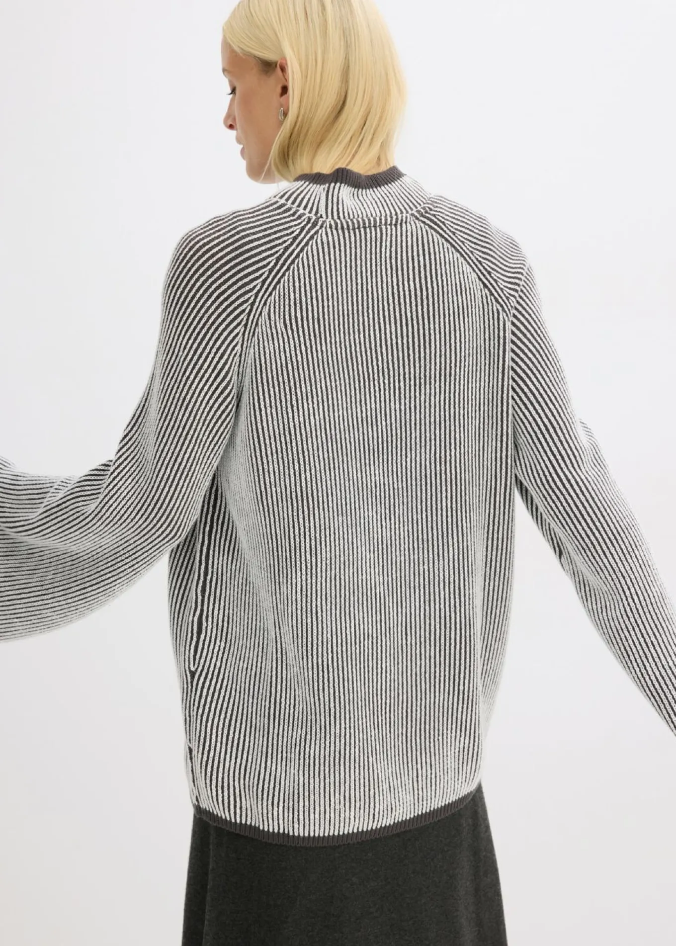 Jersey oversize con cuello alto
