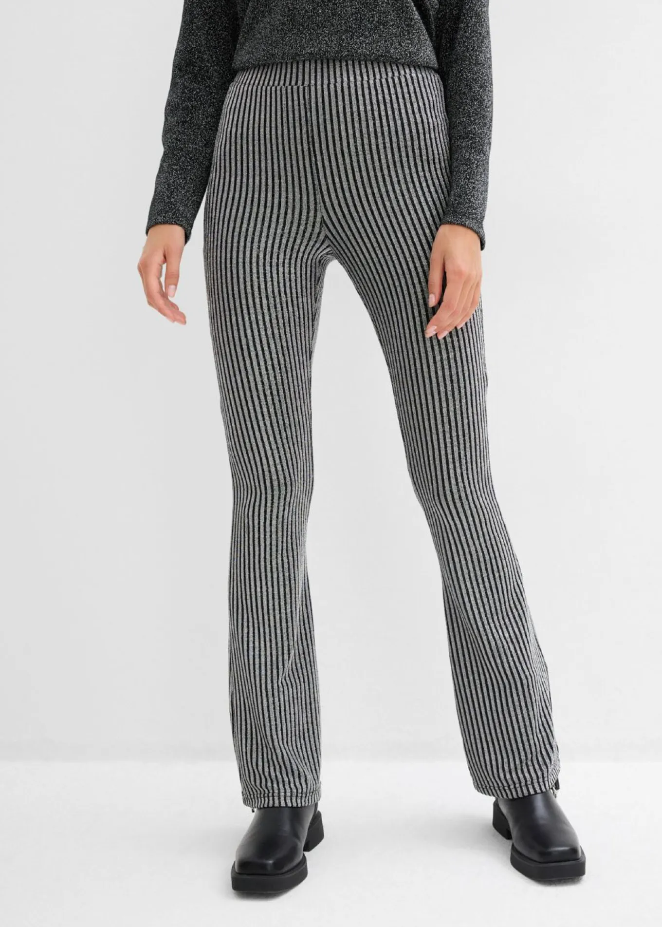 Leggings acampanados con hilo brillante