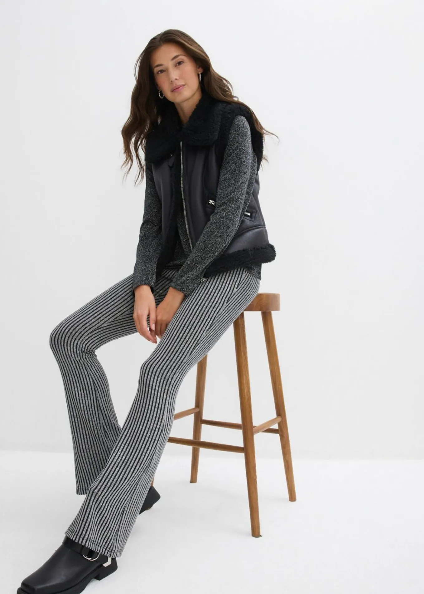 Leggings acampanados con hilo brillante