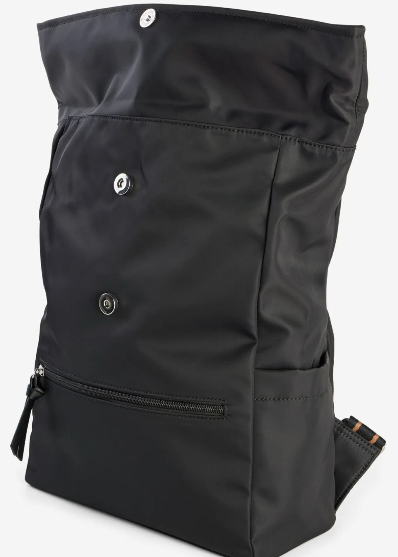 Mochila con detalles en contraste