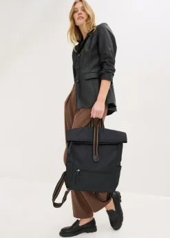 Mochila con detalles en contraste
