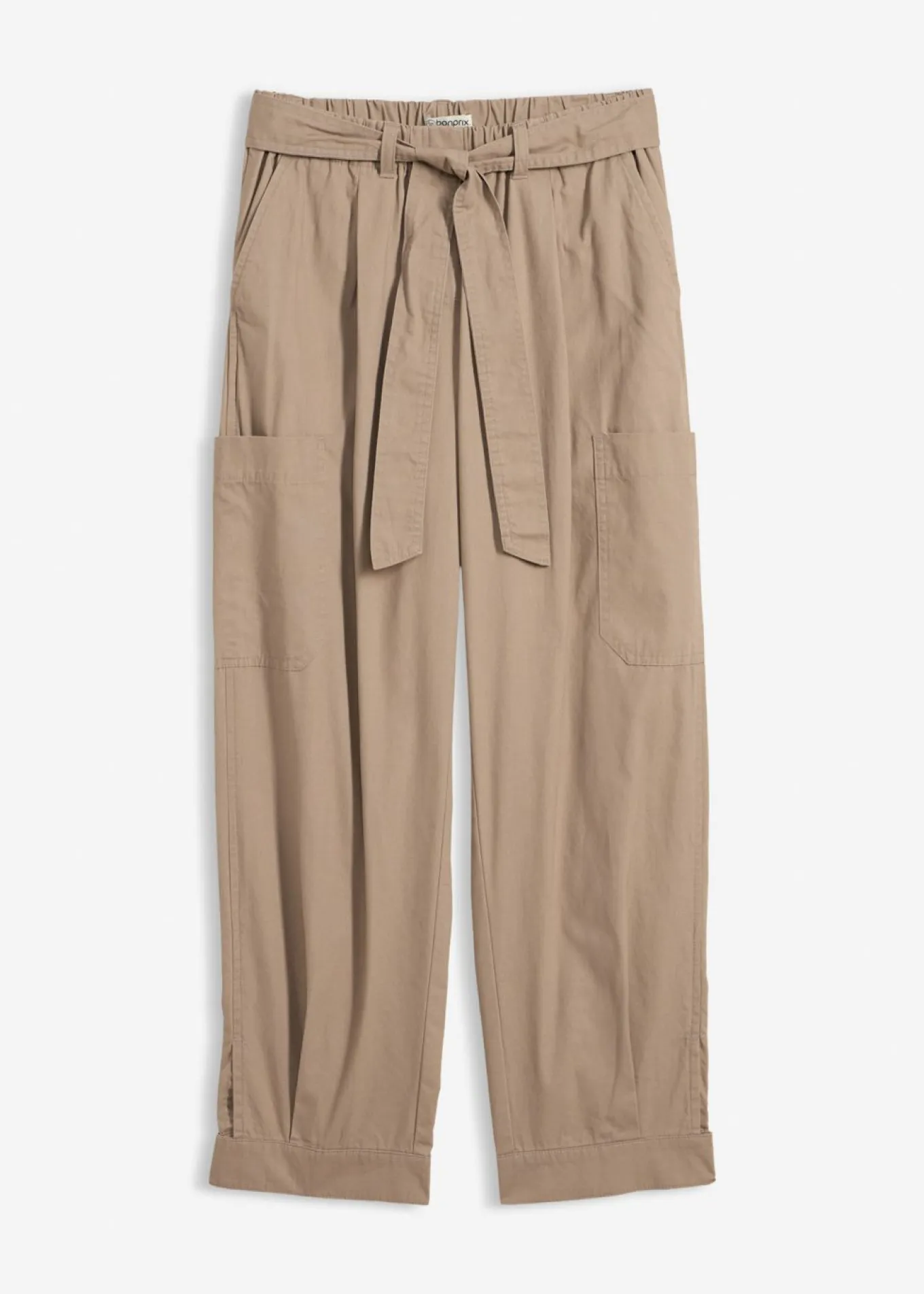 Pantalón acortado tipo cargo